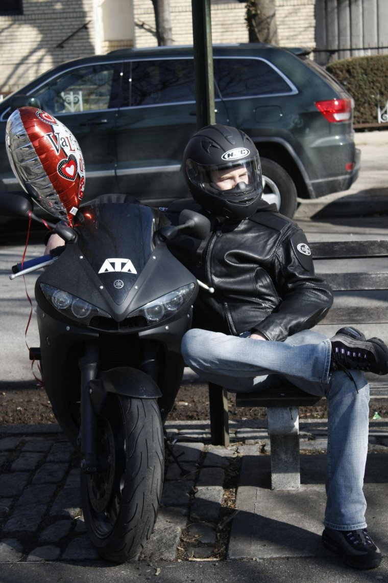 Смешной мотоциклист