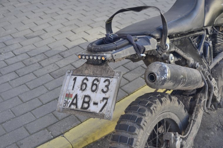 Крепление номера на кроссовый мотоцикл