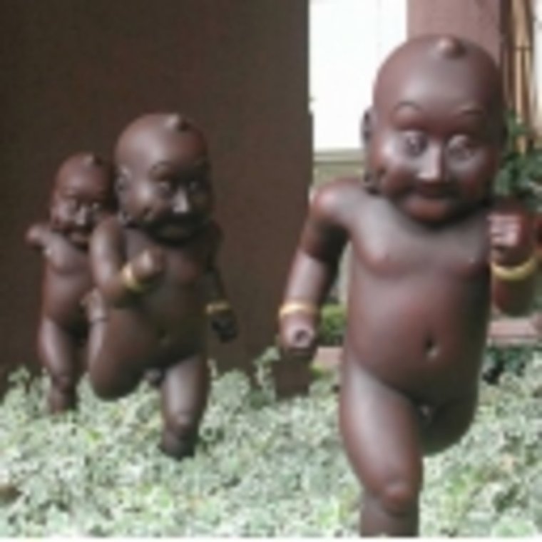 Новорожденный темнокожий ребенок