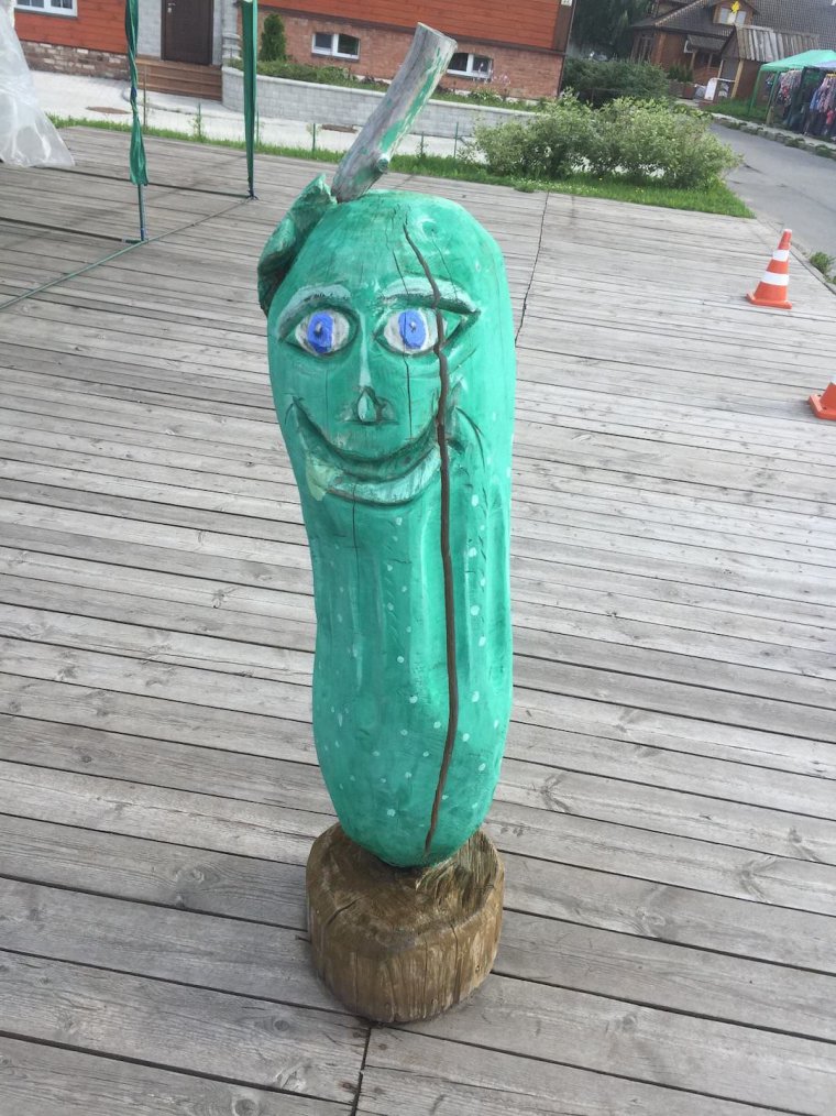 Смешной огурец стекло