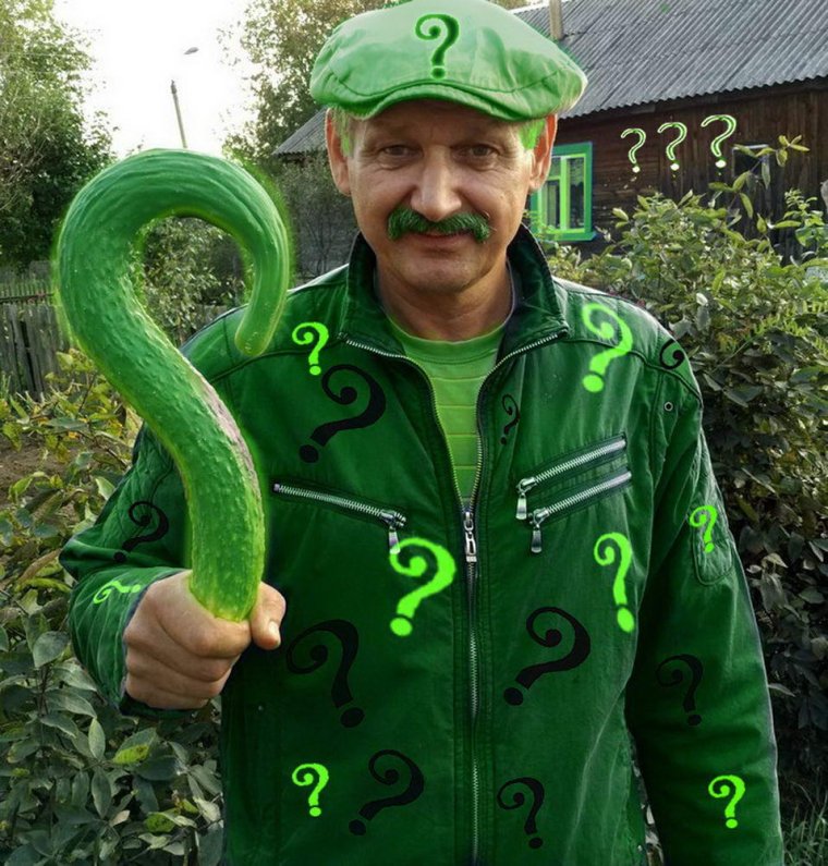 Мужик с огурцом в виде знака