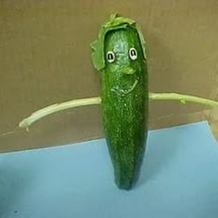 Смешной огурец