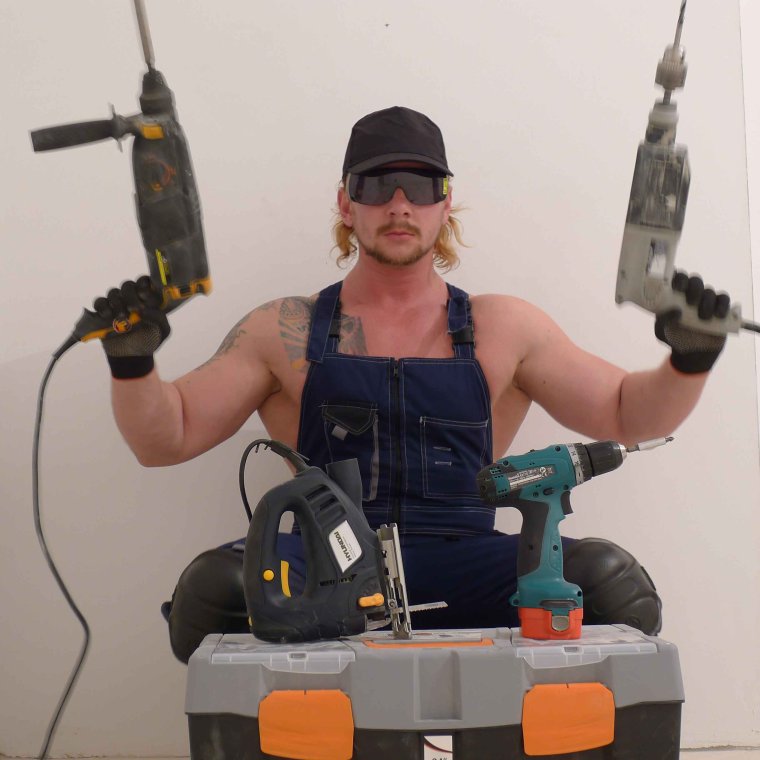 Смешной ремонтник