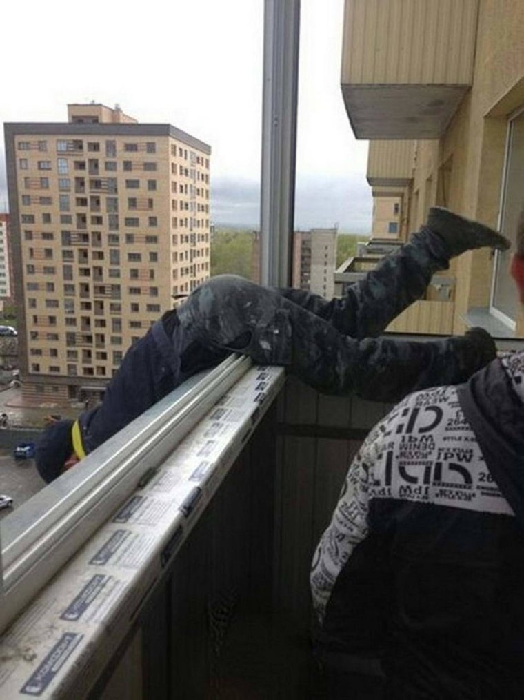 Монтажник окон прикол