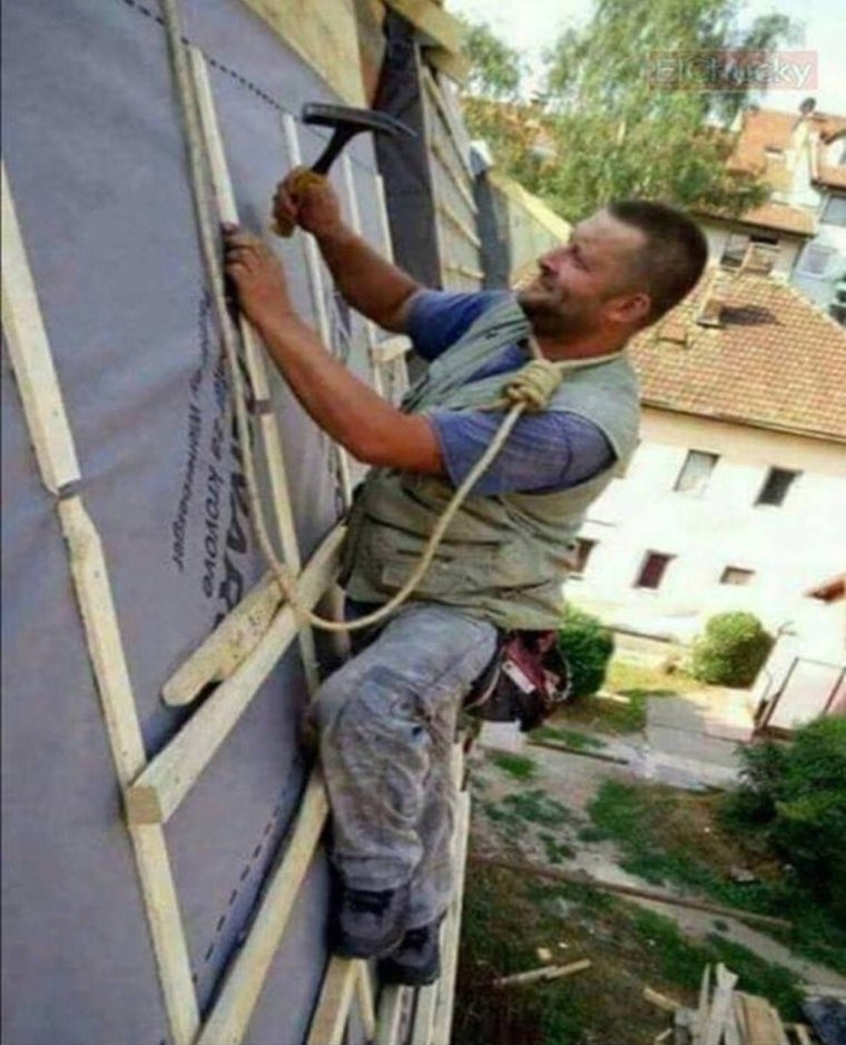 Смешной монтажник