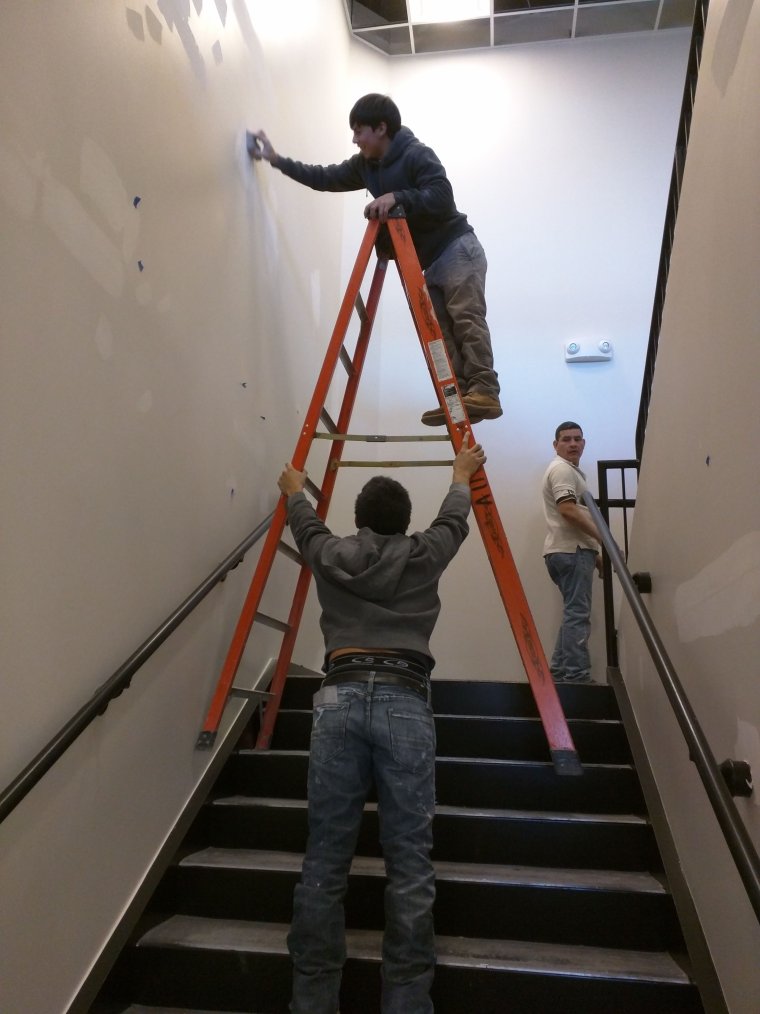 Человек на стремянке