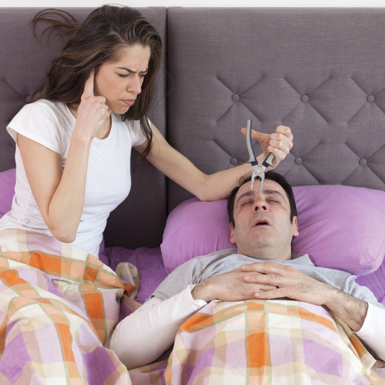 Мужик храпит