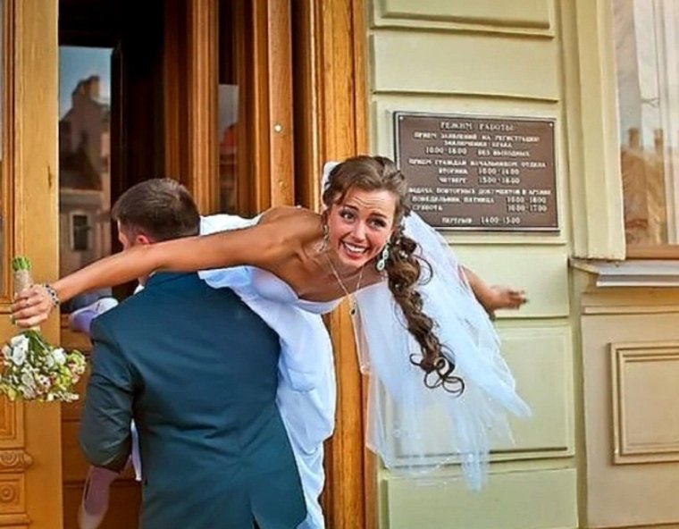 Тащит парня в ЗАГС