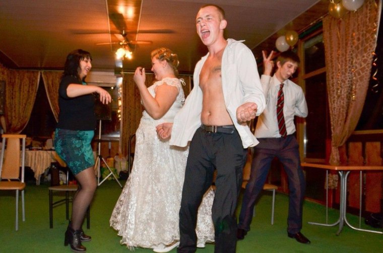 Пьяные гости на свадьбе