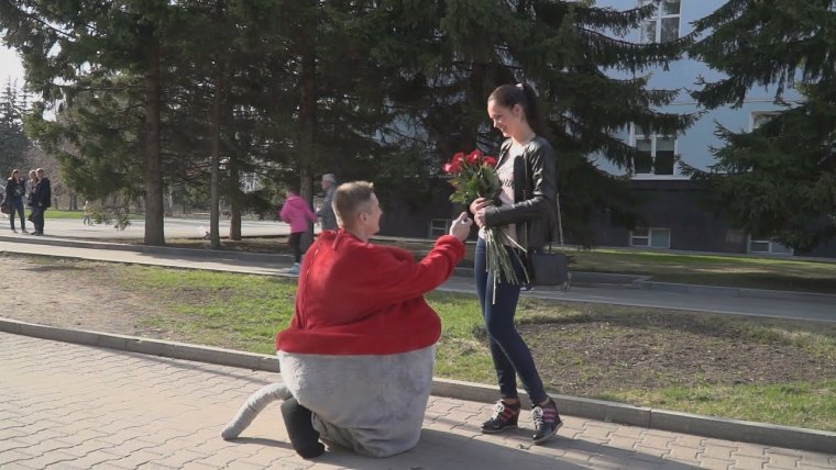 Гопник делает предложение руки и сердца