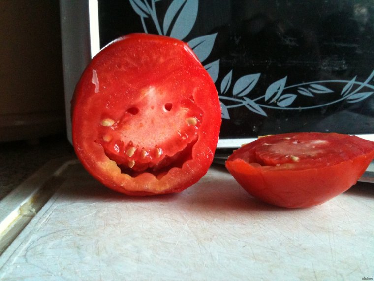 Помидор с лицом