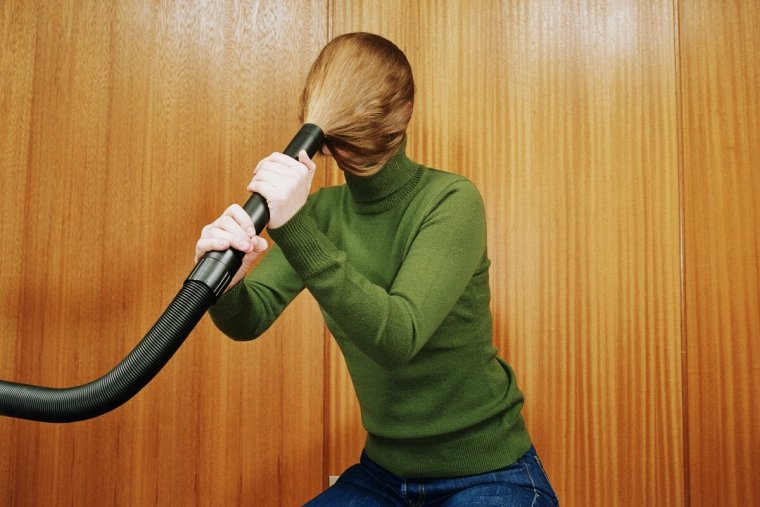 Пылесос засасывает