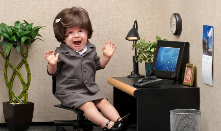 Смешной офисный работник