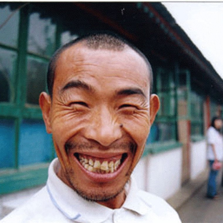 Китаец улыбается