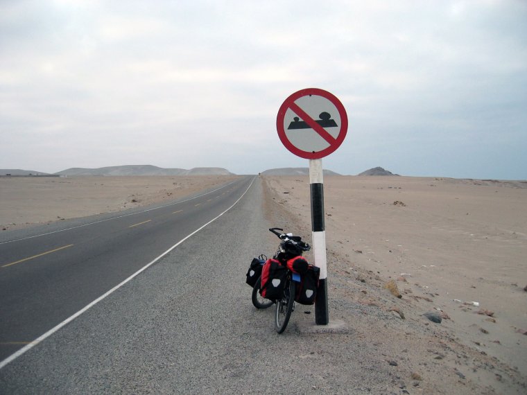 Уличные знаки необычные