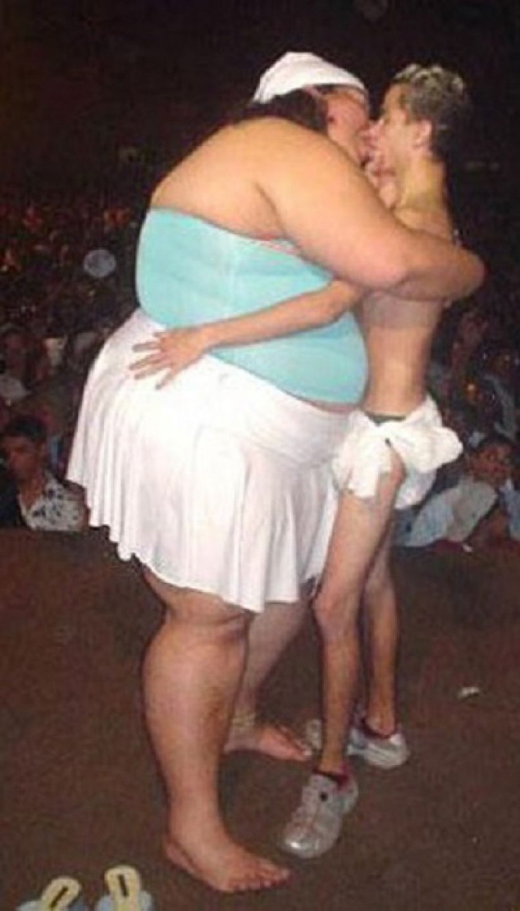 Толстая девушка и худой парень