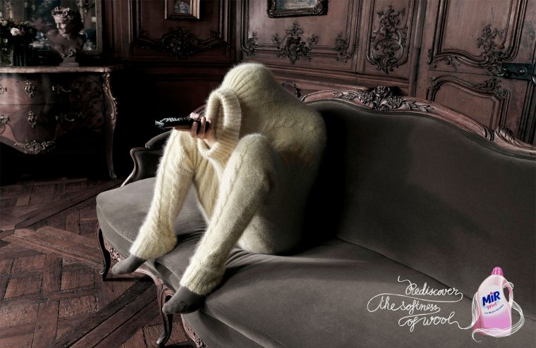 В свитере с головой