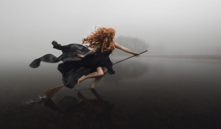 Мото ведьма на метле