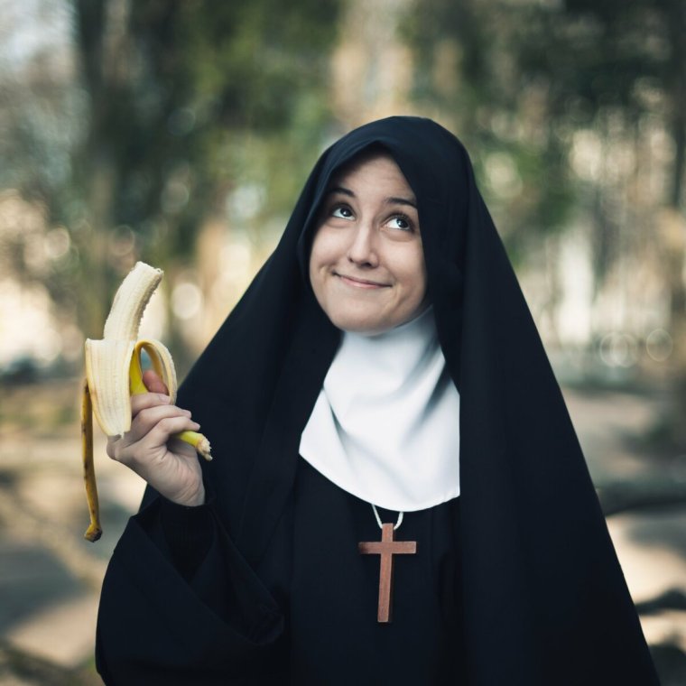 Яна Леонидовна монашка