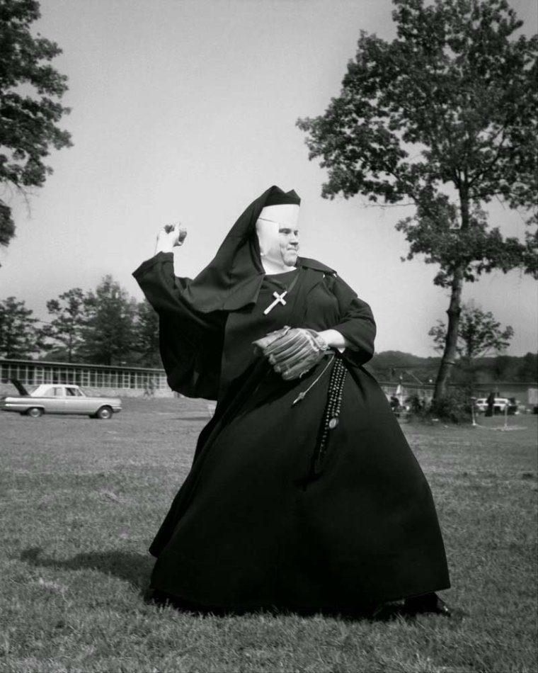 Веселые монахини