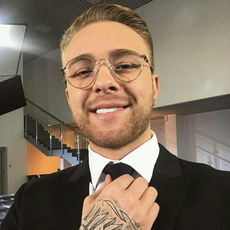 Егор Крид в очках