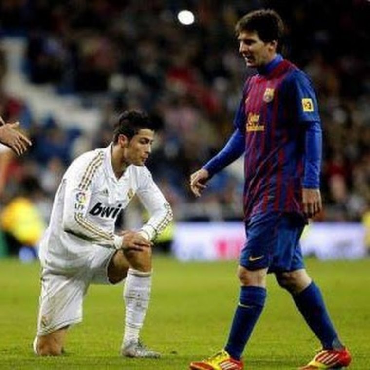 Месси vs Роналдо прикол