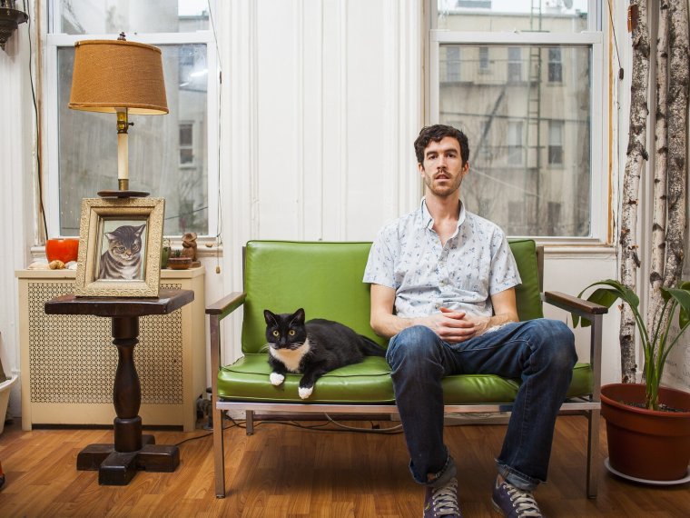 Мужик в квартире