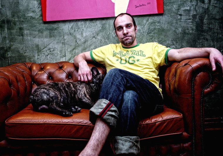 Неженатый мужчина