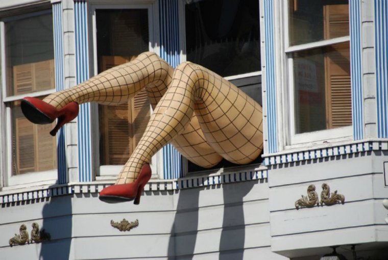 Мужчина в женской юбке