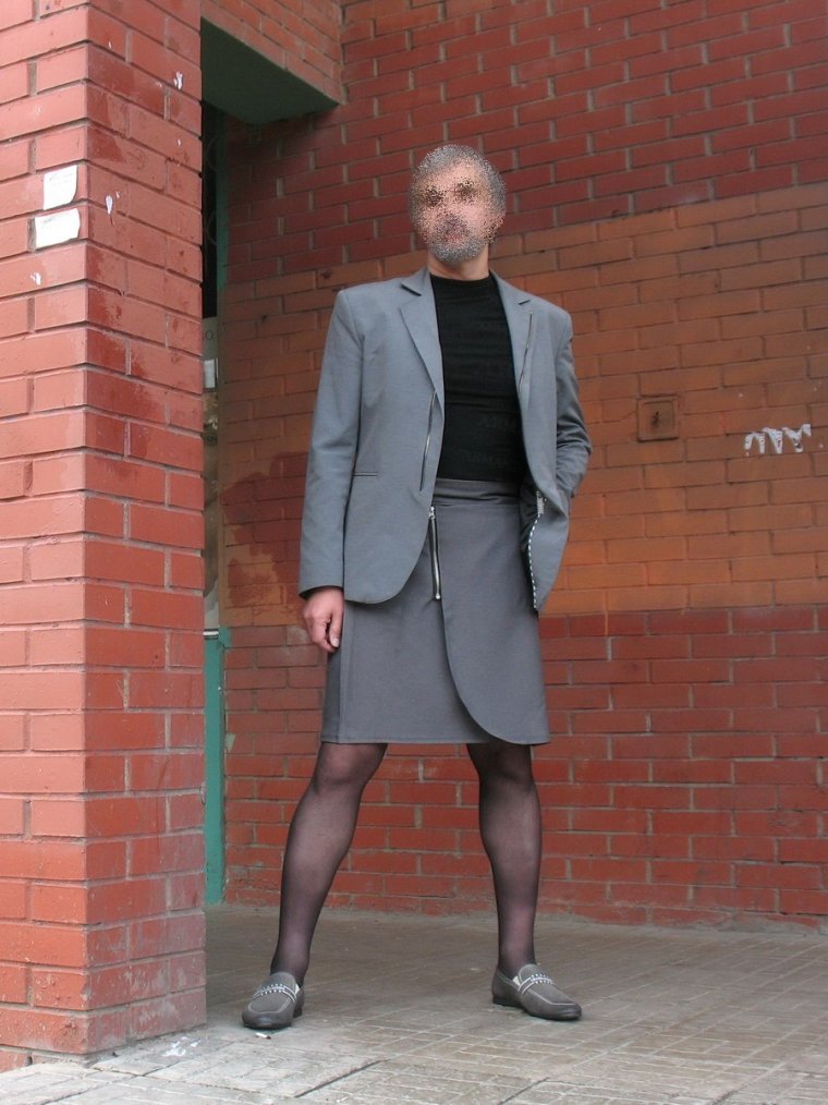 Длинные ногти на ногах в колготках