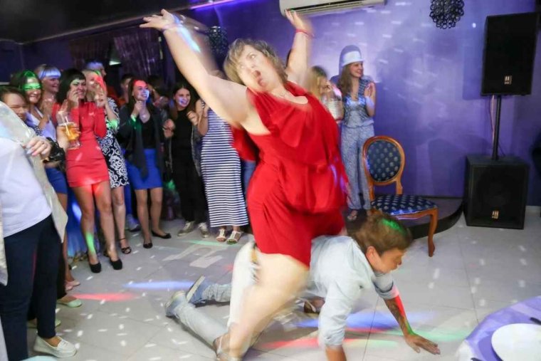 Женщины на корпоративе