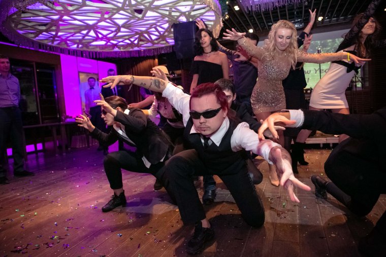 Мужчины на корпоративе