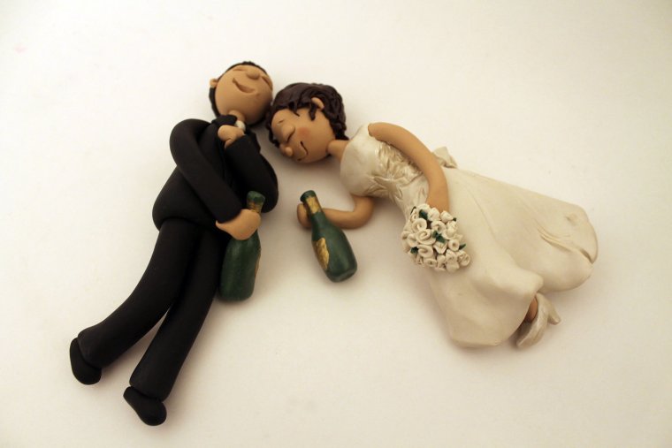 Смешные фигурки жениха и невесты