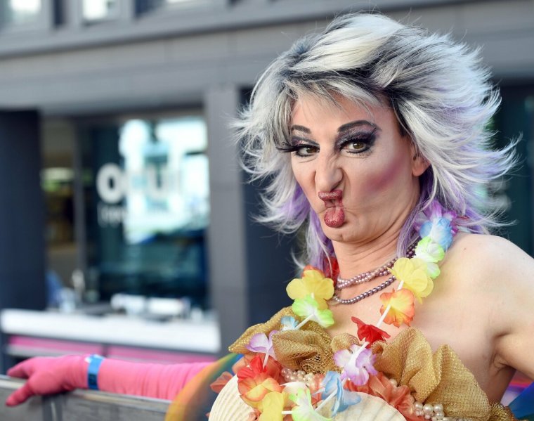 Накрашенная бабушка