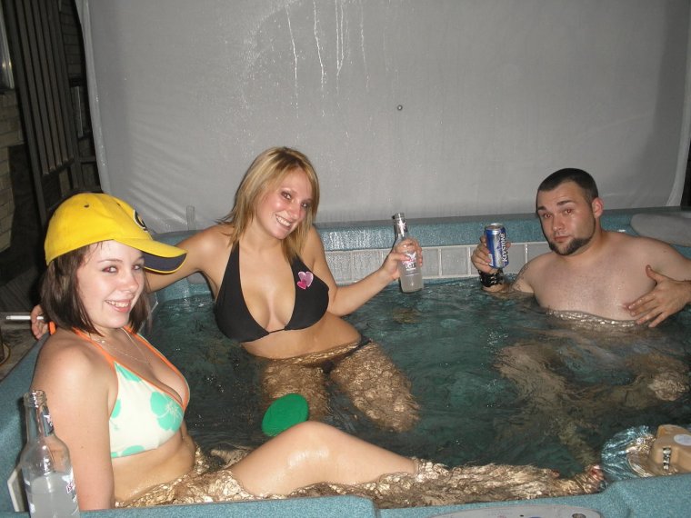 Девочки в сауне Любительское