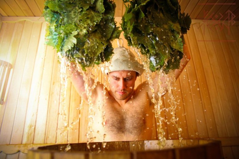 Русская баня с веником