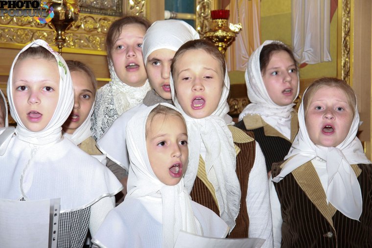 Дети поют в воскресной школе