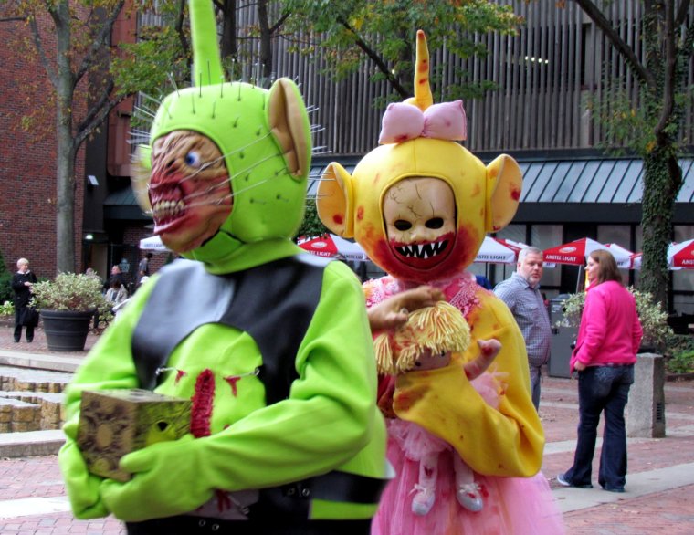 Страшные костюмы аниматоров