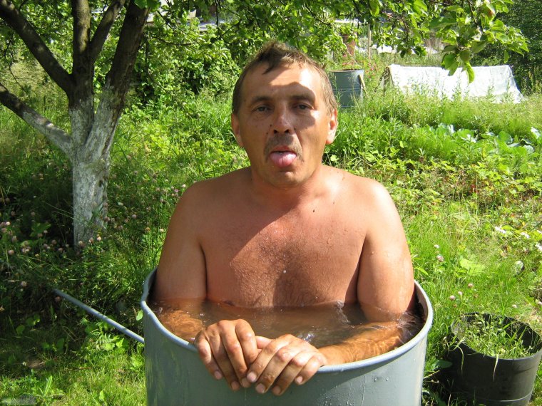 Мужик на даче