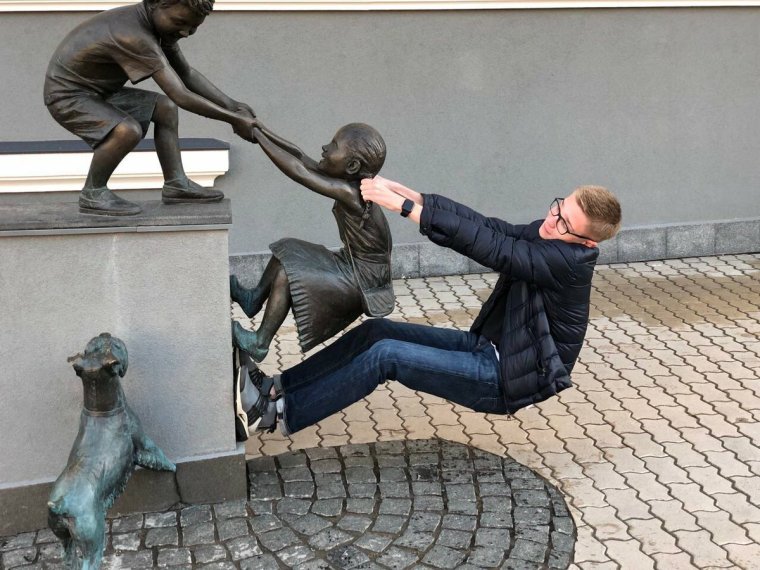 Забавные фото с памятниками