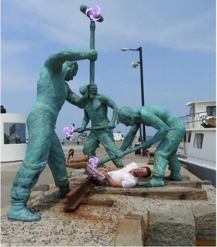 Дети возле памятника