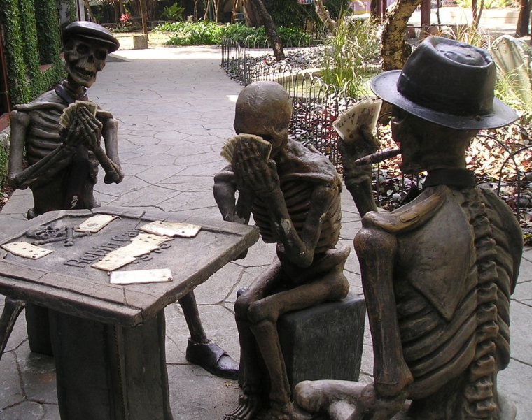 Необычные памятники и скульптуры