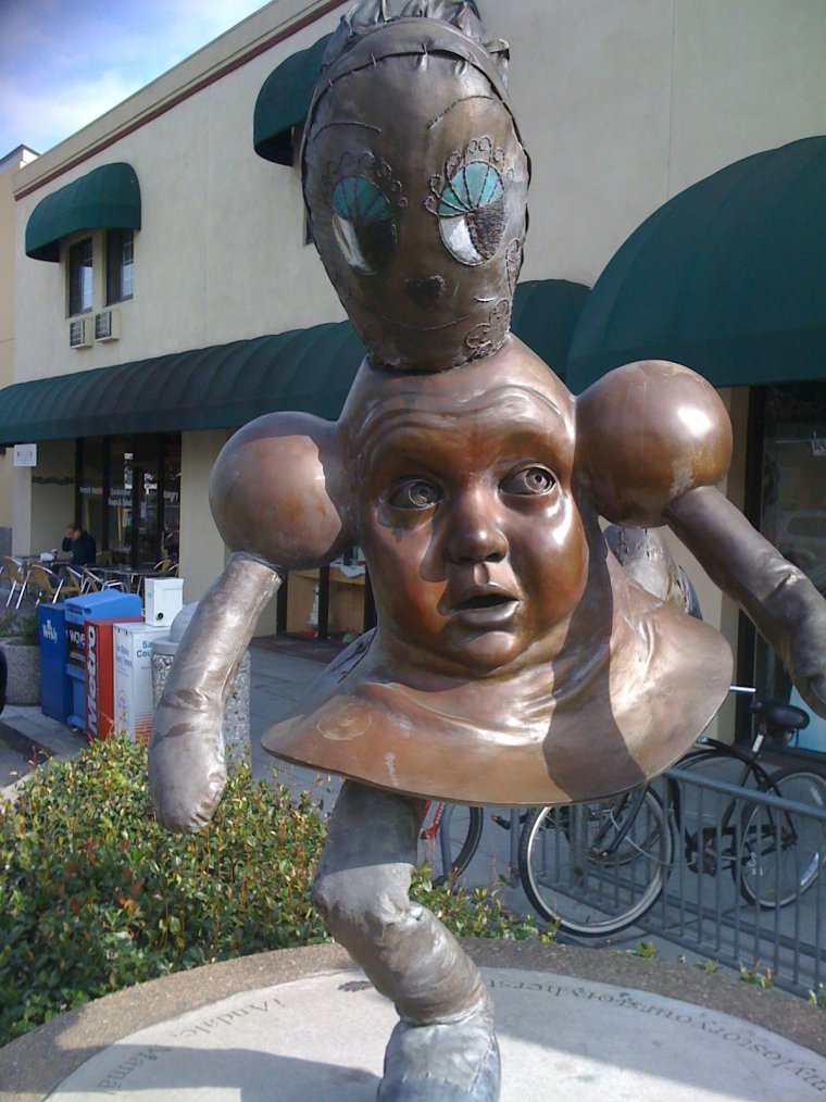 Памятник лысому мужчине