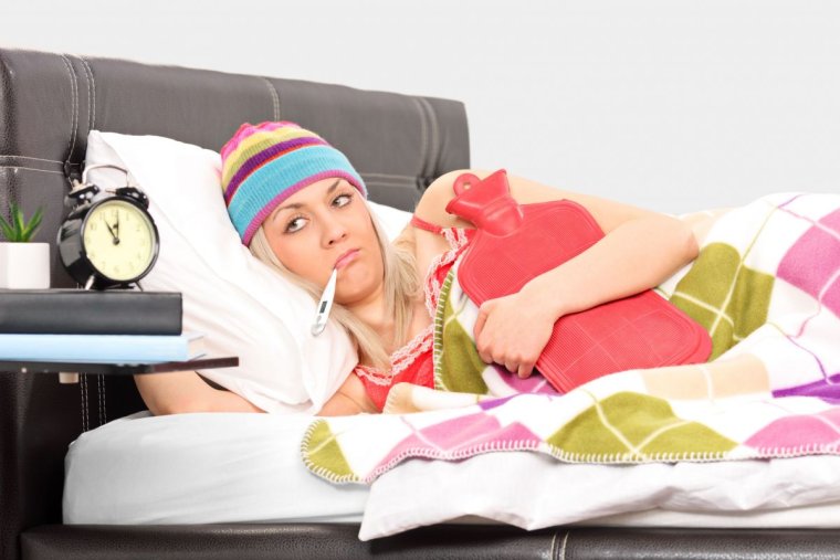 Девушка с грелкой