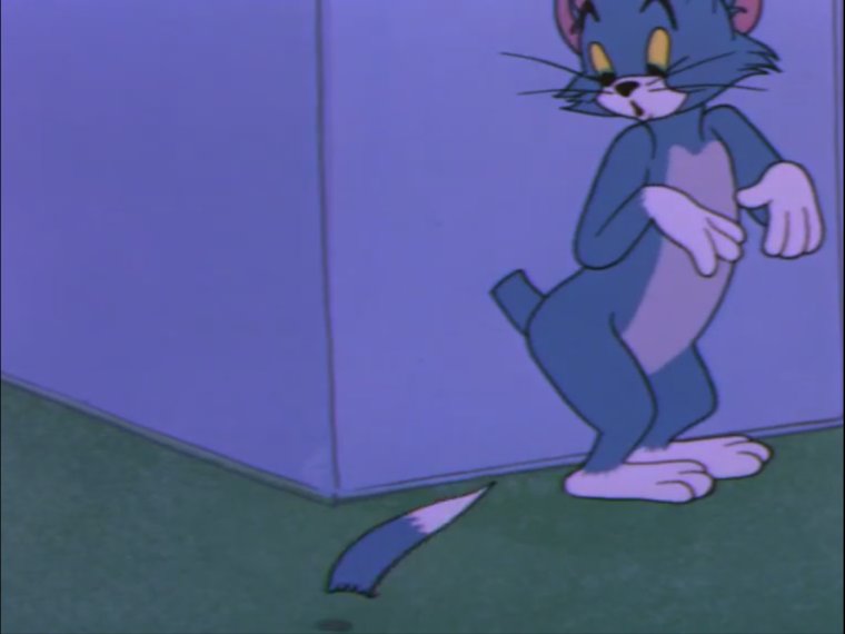 Кот из том и Джерри улыбается