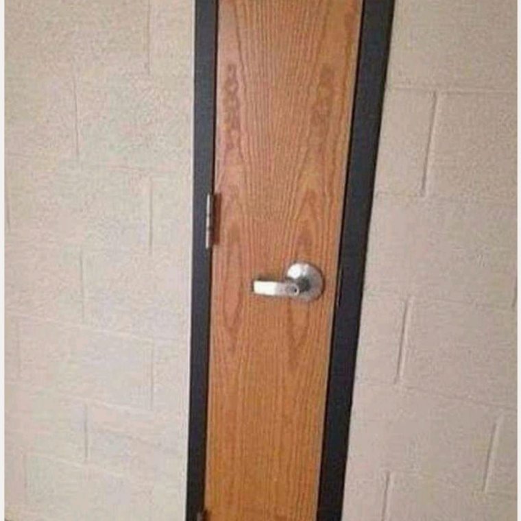 Кухня у входной двери