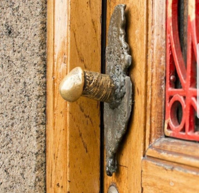 Смешные дверные ручки