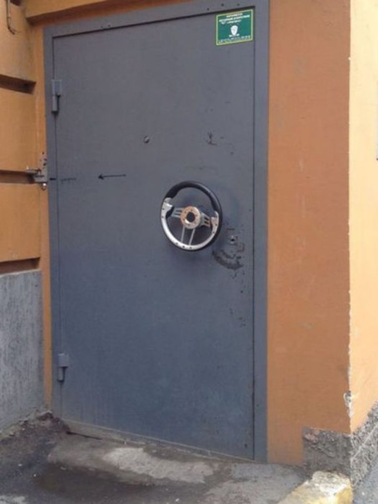 Входная дверь прикол