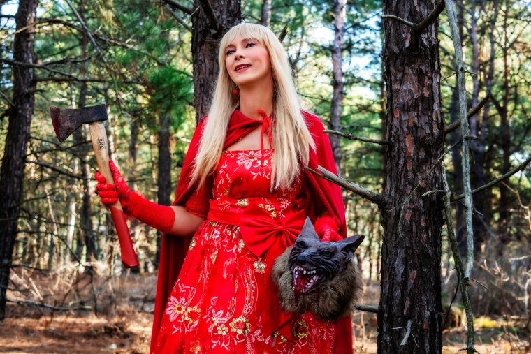 Красная шапочка с топором