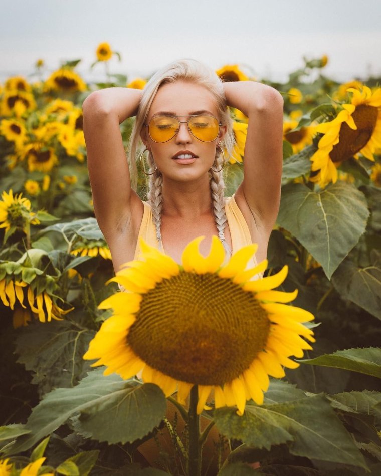 Фотосессия в подсолнухах